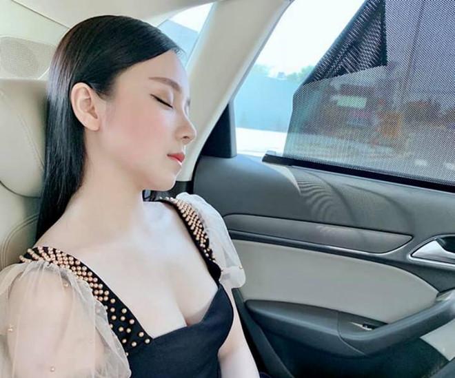 Cuộc sống sang chảnh chuẩn rich kid của hot girl ngủ gật-3