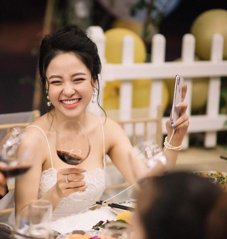 Trước khi có tin đồn lộ clip nóng 5 phút, Trâm Anh đã khiến fan chán ngấy vì phong cách gợi tình quá đà-12