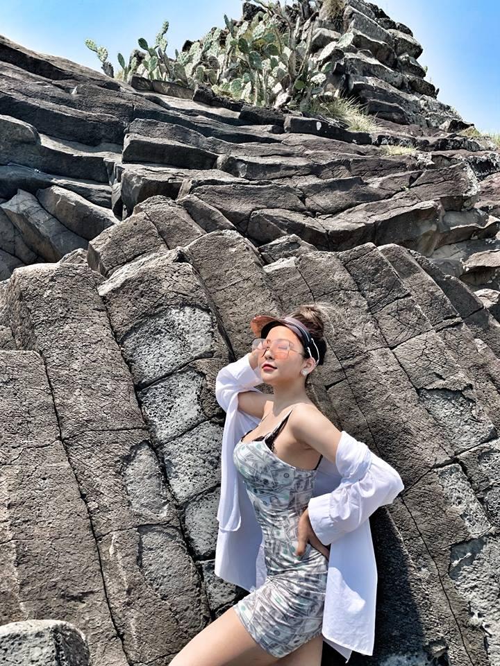 Trọn bộ ảnh bikini nóng rẫy mắt của Trâm Anh - hot girl dính nghi án lộ clip nóng 5 phút-13