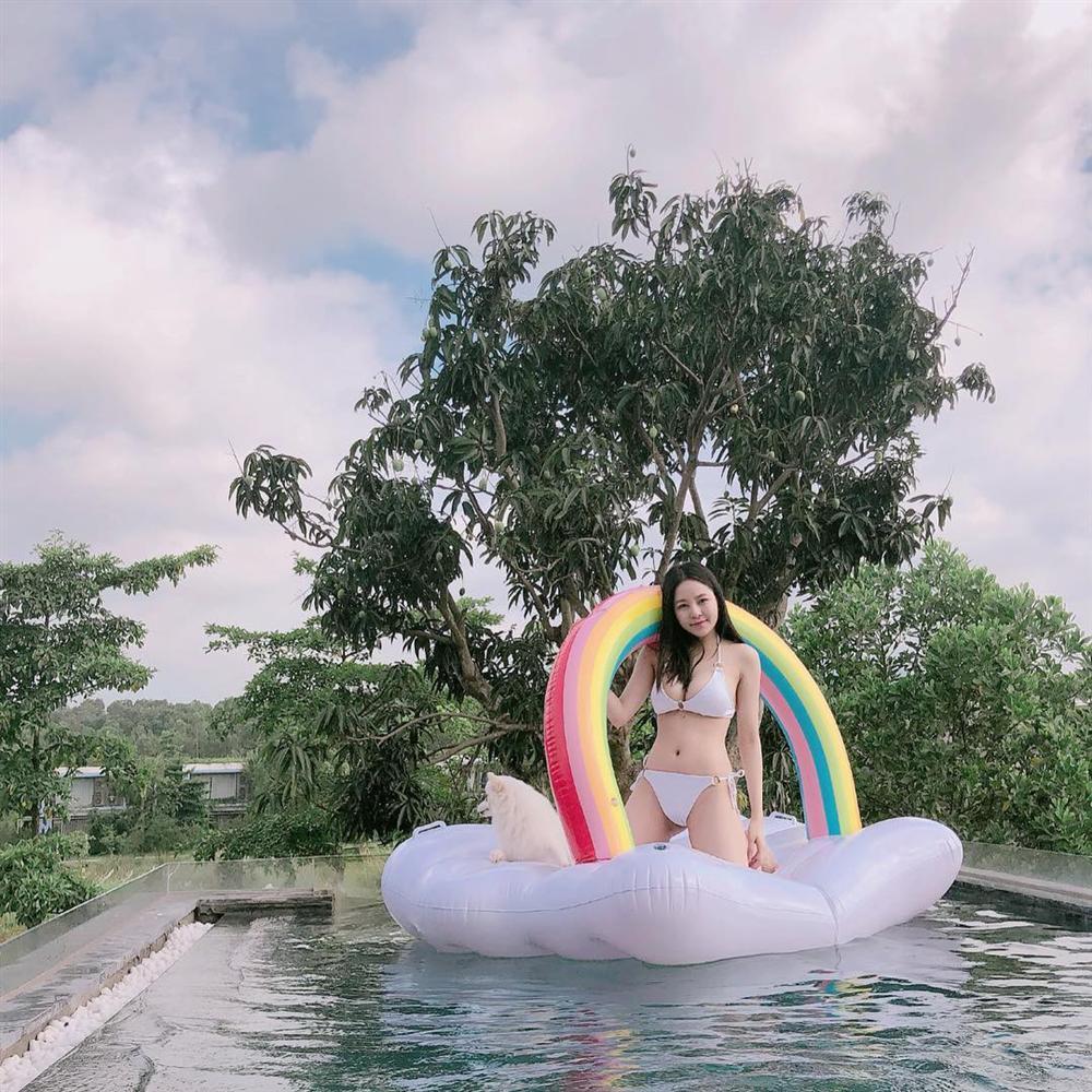 Trọn bộ ảnh bikini nóng rẫy mắt của Trâm Anh - hot girl dính nghi án lộ clip nóng 5 phút-11