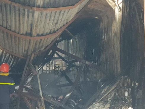 Nhân chứng thấy 3 mẹ con tử nạn trong nhà xưởng mà không thể cứu