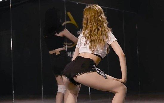 Hot girl Trâm Anh từng khiến cộng đồng fan Kpop phẫn nộ vì cover phản cảm hit khủng của nữ thần sexy HyunA-4