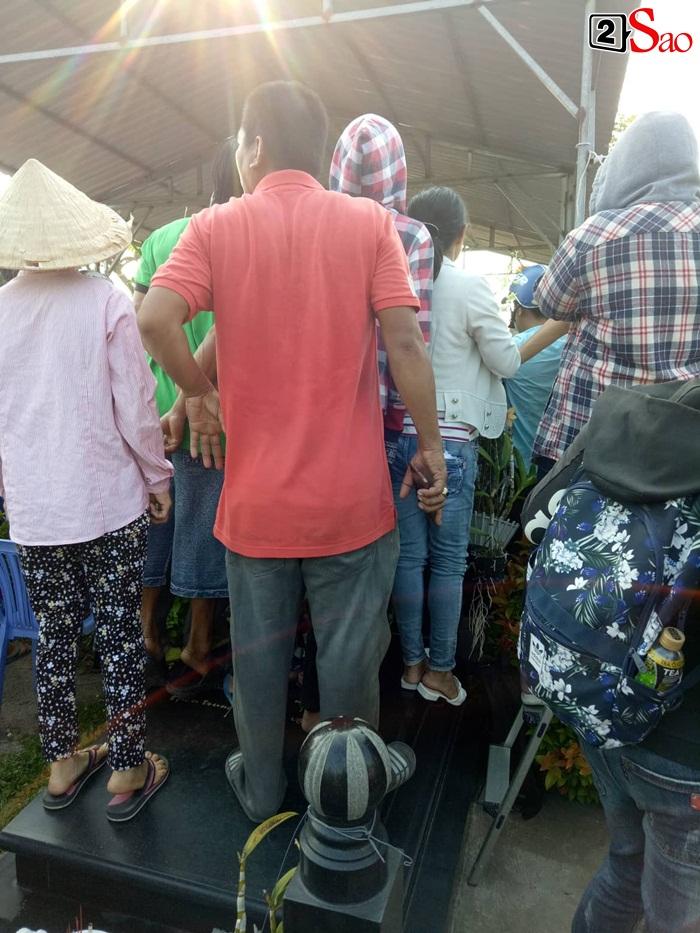 Cố nghệ sĩ Anh Vũ đã yên giấc ngàn thu nhưng câu chuyện về đám đông xấu xí làm cách nào có thể khỏa lấp?-10