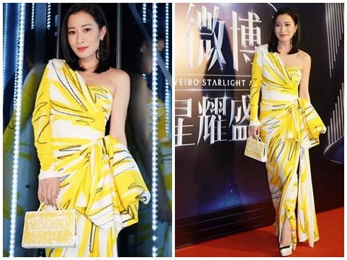 'Kế Hoàng hậu' Xa Thi Mạn chơi cả cây vàng nổi bật nhưng fan chỉ để ý 'chị đại' đi giày gì đến lễ trao giải