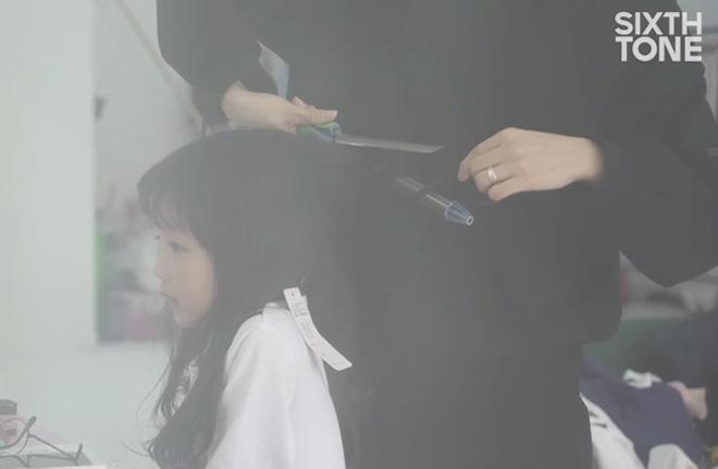 Mẫu nhi đồng Trung Quốc: Kiếm tiền tỷ vẫn bị đánh đập, phải diễn nội y-4