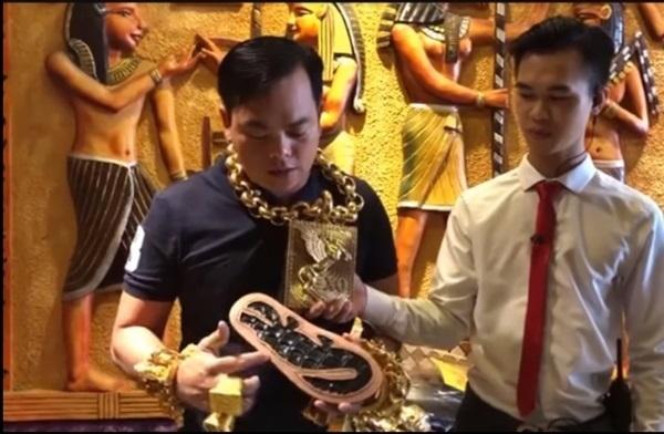 Ngáo ảo Phúc XO: Đeo vàng giả, xe máy biển số fake, ô tô vàng đi thuê-10