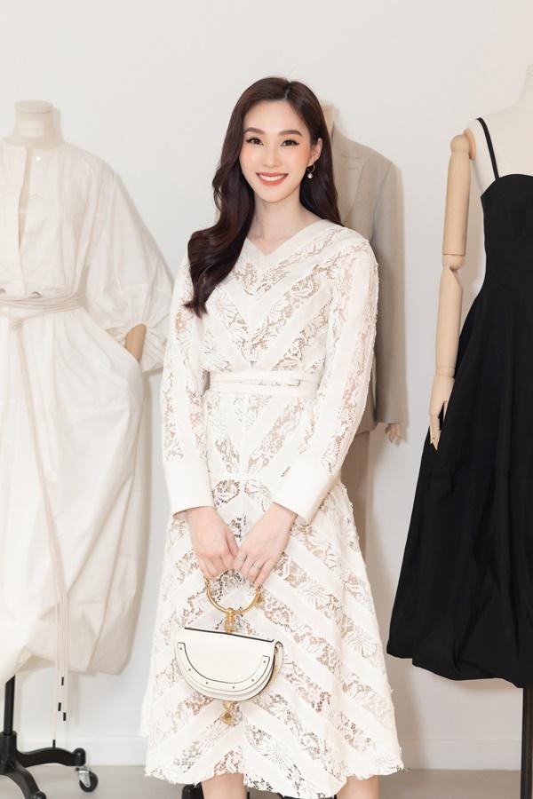 Thần tiên tỉ tỉ Đặng Thu Thảo diện đầm trắng với những đường ren xuyên thấu tinh tế-1