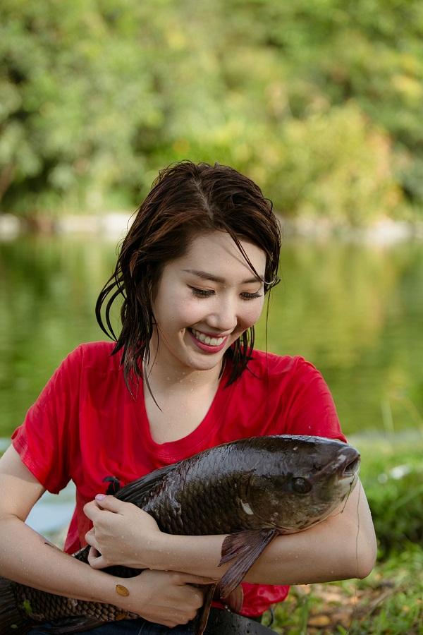 Xả thân cứu Thúy Ngân đuối nước, nào ngờ Trường Giang lại bị mỹ nhân nhấn đầu đến chìm nghỉm giữa hồ-6