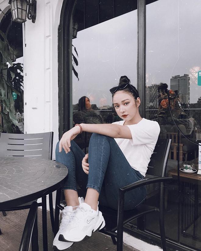 Hot girl Học viện ngân hàng nổi bật dù trang điểm hay để mặt mộc-5