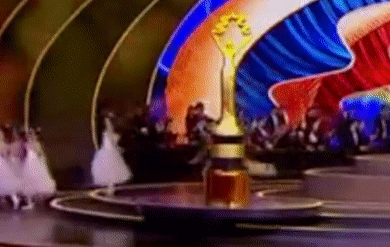 Địch Lệ Nhiệt Ba bị ngã mạnh khi trình diễn trên sóng truyền hình-2