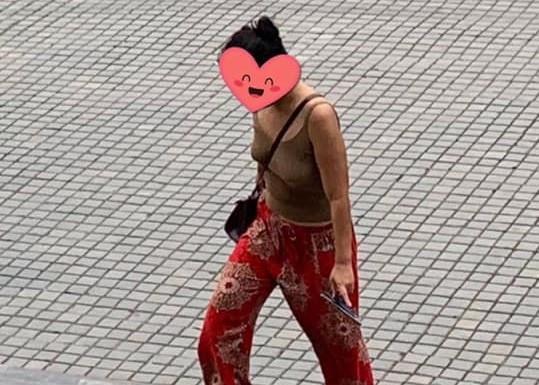 Mặc đồ hở hang, lộ nội y, diện áo xuyên thấu khi đi lễ chùa-1