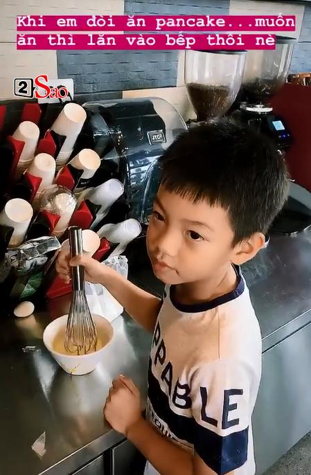 Ngắm Subeo miệt mài làm bánh, Hồ Ngọc Hà không quên nhắc nhở quý tử một câu khiến ai nghe cũng hết hồn-1