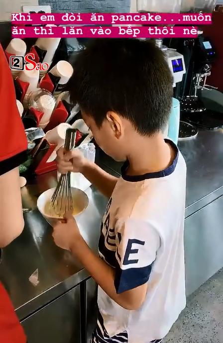 Ngắm Subeo miệt mài làm bánh, Hồ Ngọc Hà không quên nhắc nhở quý tử một câu khiến ai nghe cũng hết hồn-2