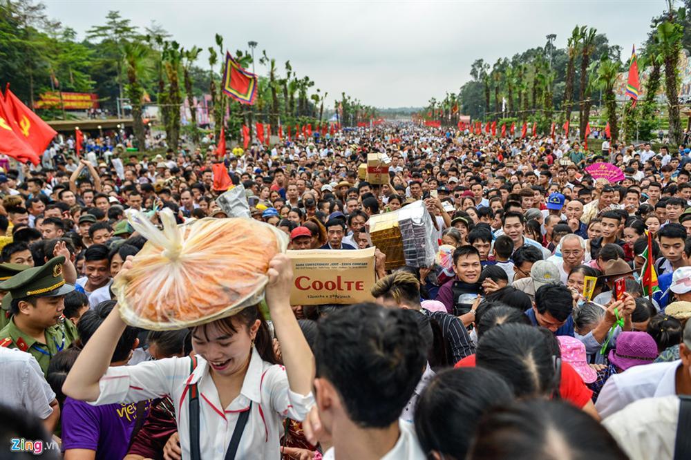 Biển người hành hương đổ về đền Hùng, an ninh căn 3 lớp bảo vệ-1