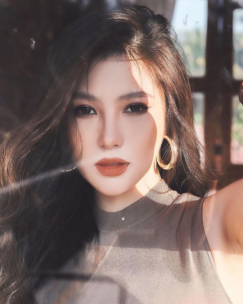 Ăn mặc sang chảnh như quý cô, nào ai ngờ Tăng Thanh Hà chưng diện lồng lộn chỉ để đi trông con-7