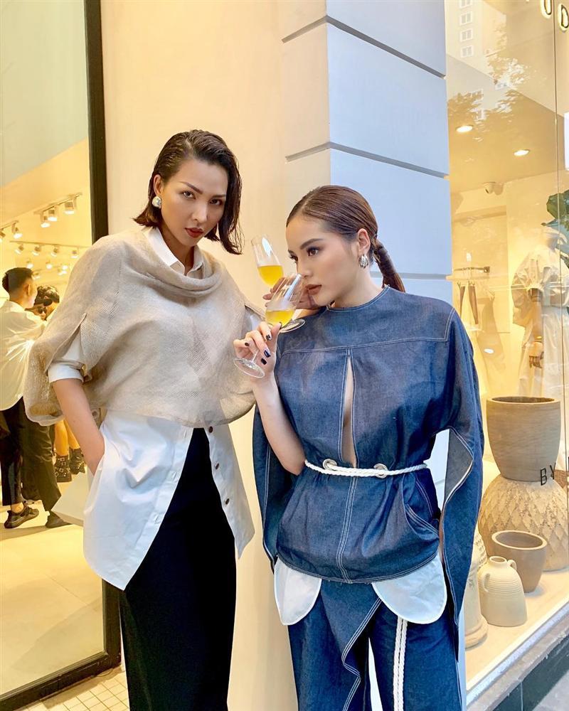 Ăn mặc sang chảnh như quý cô, nào ai ngờ Tăng Thanh Hà chưng diện lồng lộn chỉ để đi trông con-9