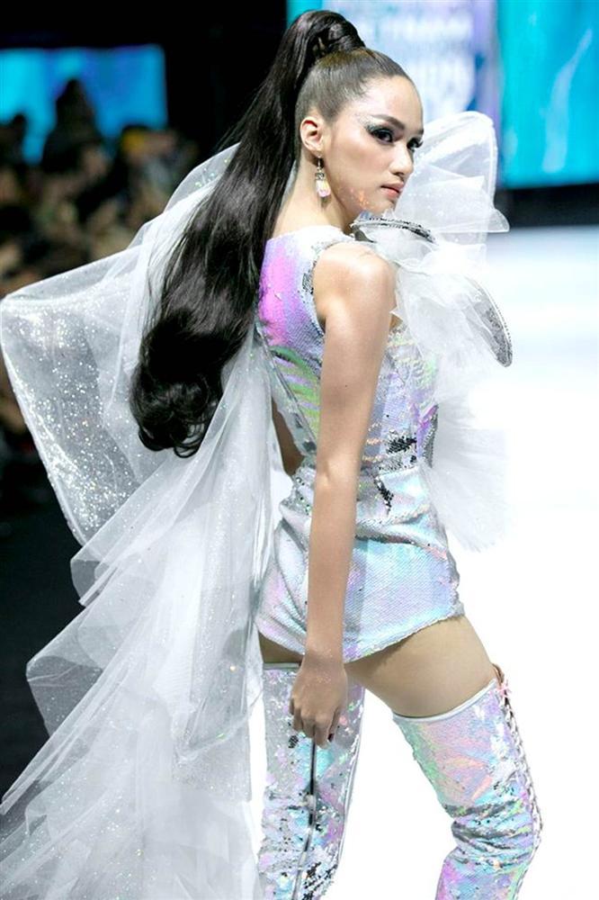 NTK Ivan Trần hé lộ cát xê diễn khủng của Hoa hậu Hương Giang-2