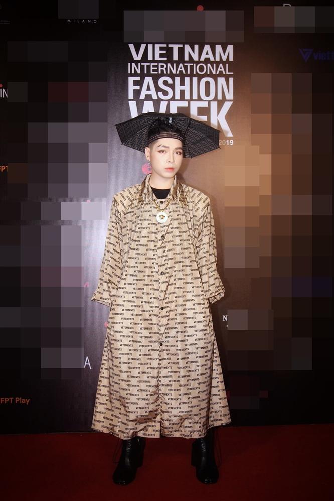 Phượng Chanel dát đồ hiệu như hàng chợ - HHen Niê khoe dáng chuẩn không ai bằng nhưng vẫn lọt top SAO MẶC XẤU-1