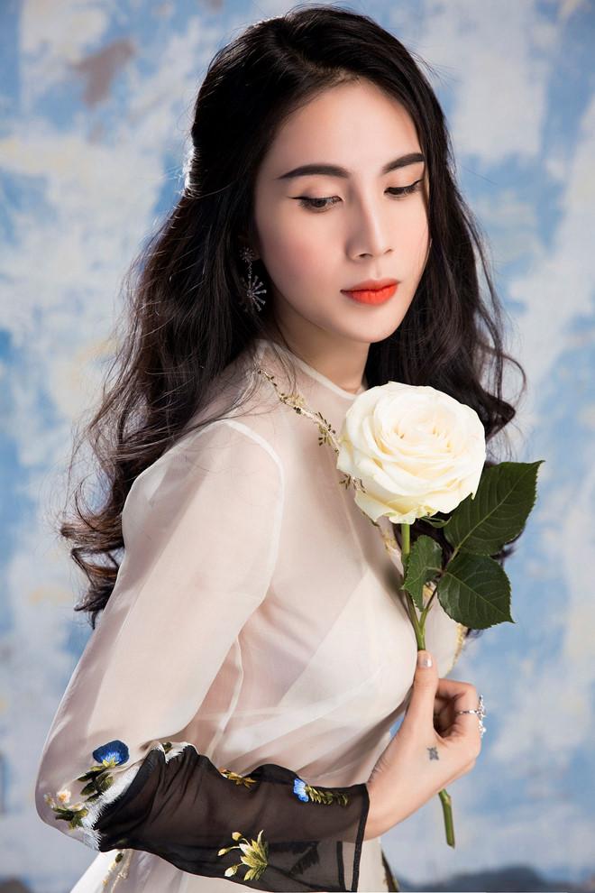 Thủy Tiên gây hoang mang với lời tâm sự: Có những người ta yêu luôn làm tổn thương ta-1