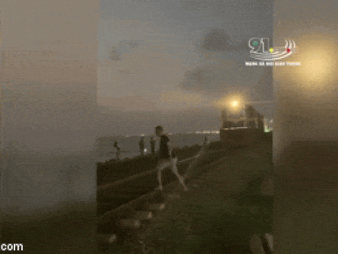ezgif-1-4e52a20e2b9e.gif?width=150