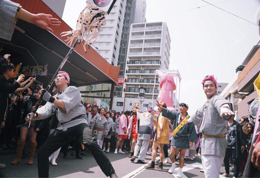 Sumo dọa em bé khóc, rước dương vật và những lễ hội kỳ lạ ở Nhật-2