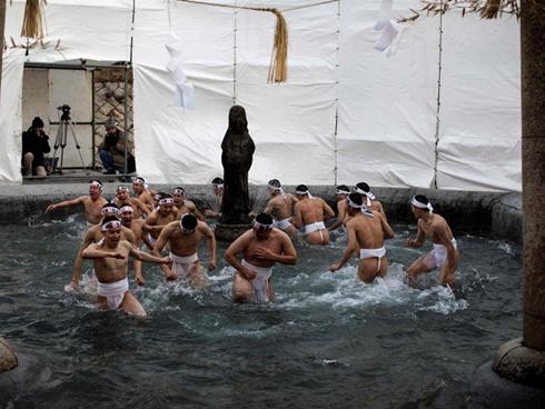 Khách đỏ mặt khi lần đầu ăn cá dương vật-4