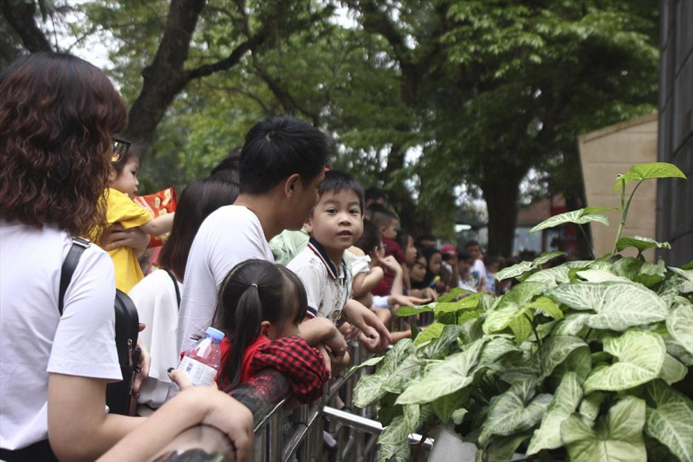 Biển người chen chân tại Vườn thú Thủ Lệ trong ngày cuối nghỉ lễ-6