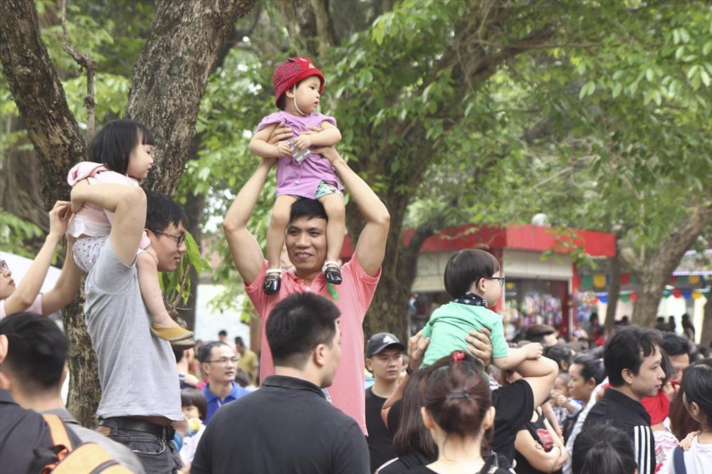 Biển người chen chân tại Vườn thú Thủ Lệ trong ngày cuối nghỉ lễ-7