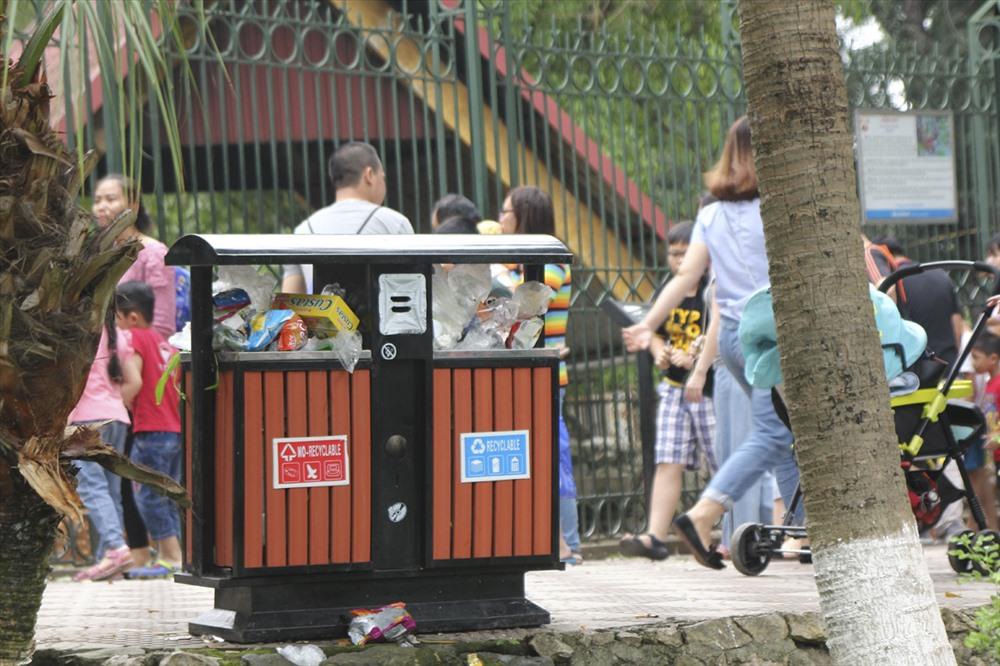 Biển người chen chân tại Vườn thú Thủ Lệ trong ngày cuối nghỉ lễ-10