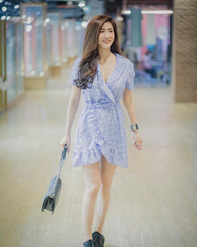 Vô tình lọt vào ống kính khách du lịch, cô gái bán nộm khiến người xem không thể rời mắt vì mặt đã xinh dáng lại quá chuẩn-5