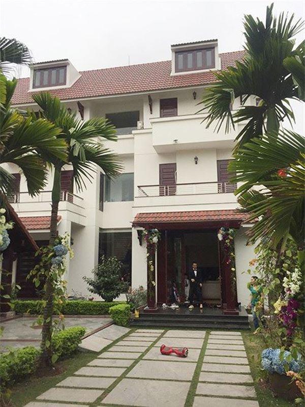 Vừa đăng quang đã vội lấy chồng, Á Hậu Trà My lộ nhà khủng trên phố nhà giàu nức tiếng-3