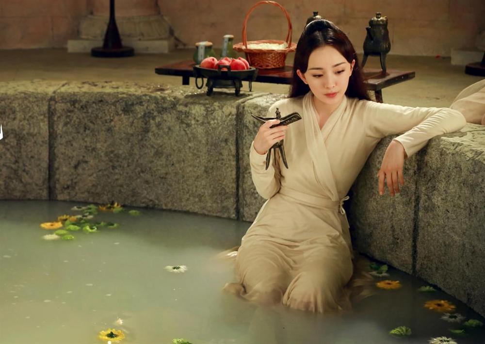 Nhặt sạn phim cổ trang Hoa ngữ: Nam chính vừa vận công trị thương vừa phì phèo thuốc lá-4