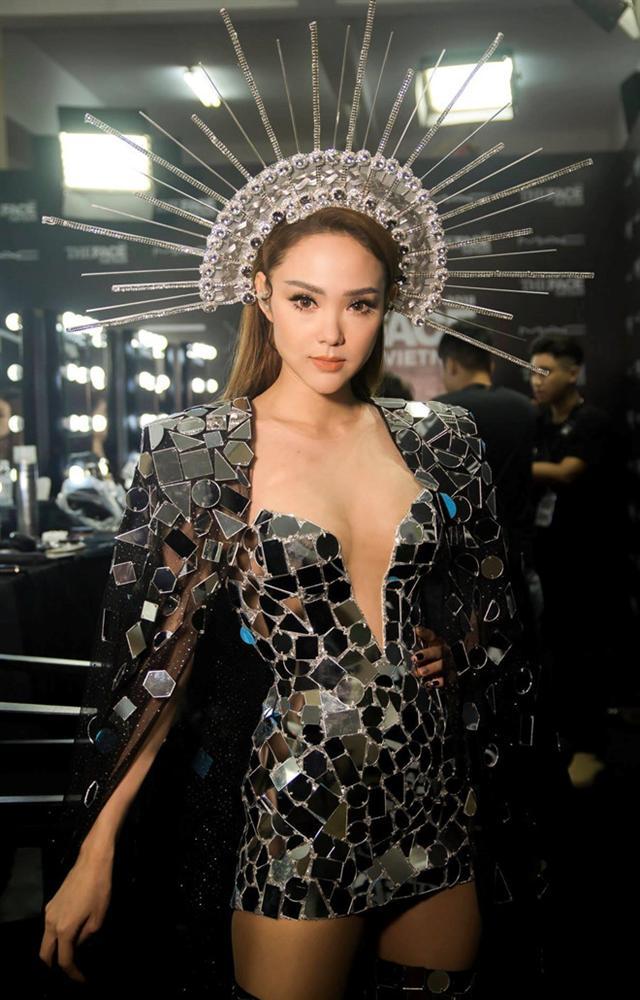 Bị giễu cợt sau màn nhào lộn, Minh Hằng nói: Xấu hổ muốn đội quần-1