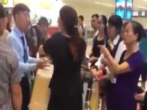 Cảng vụ Hàng không thông tin vụ hành khách tố bị sàm sỡ trên máy bay