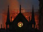 Hỏa hoạn nhà thờ Đức Bà Paris: Nước mắt rơi trong ngày ‘hồn thiêng’ nước Pháp sụp đổ-6