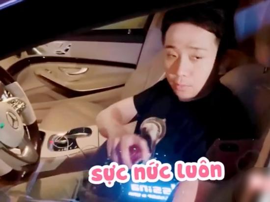 Nhìn Trấn Thành xịt nước hoa như xịt côn trùng thế này bảo sao chẳng cần đến một bộ sưu tập dầu thơm