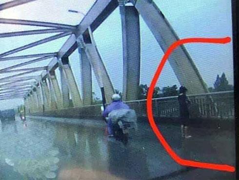 Danh tính nghi phạm hiếp dâm khiến nữ sinh lớp 12 uất ức, nhảy cầu tự tử