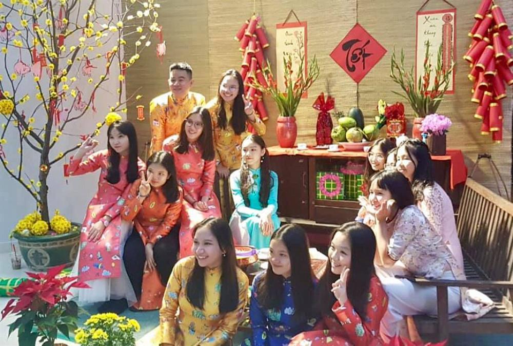 Con gái Quyền Linh lần đầu làm vedette đã chứng tỏ thần thái của một siêu mẫu tương lai-2