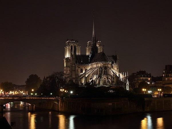 Hỏa hoạn nhà thờ Đức Bà Paris: Nước mắt rơi trong ngày ‘hồn thiêng’ nước Pháp sụp đổ-3