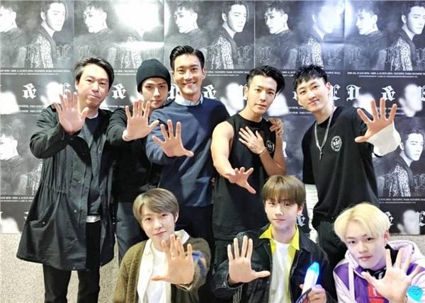 Chủ tịch đảng nhiệt huyết Yunho cùng Changmin, EXO, Red Velvet quẩy banh nóc concert Super Junior Eunhyuk và Donghae-3