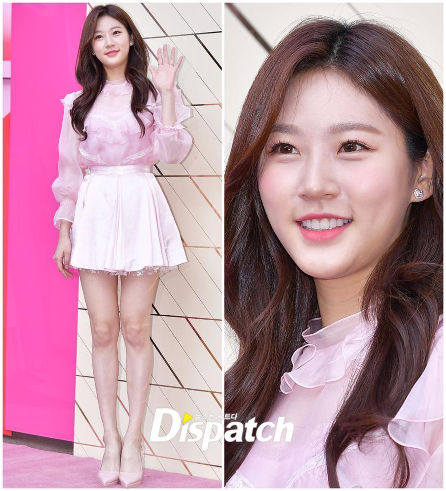 Sao nhí đình đám Kim Sae Ron khoe nhan sắc xinh đẹp, chân dài thẳng tắp ở tuổi 18-1