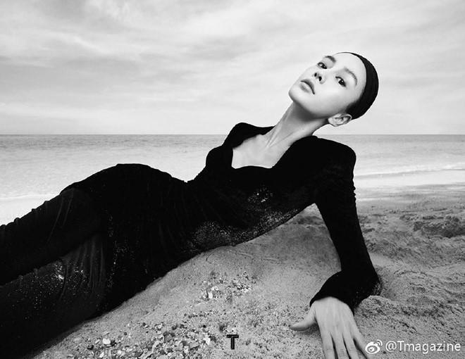 Angelababy bị chê trông đáng sợ khi bắt chước Củng Lợi-4