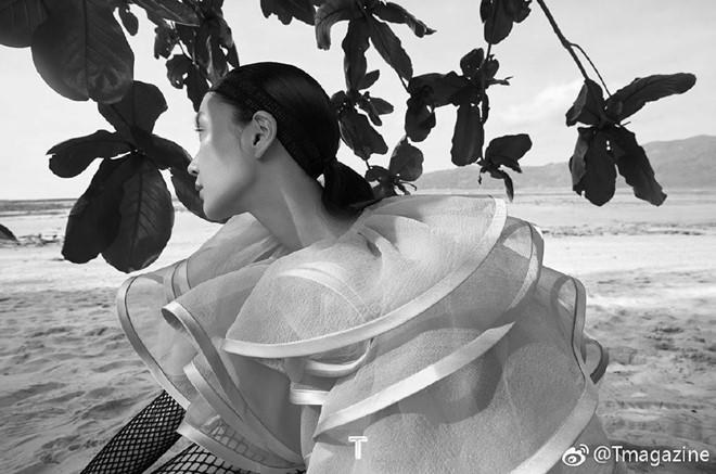 Angelababy bị chê trông đáng sợ khi bắt chước Củng Lợi-6