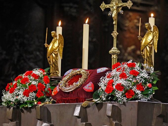 Kho báu vật được cứu trong Nhà thờ Đức Bà Paris-1