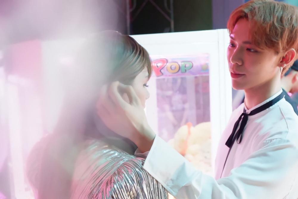 Phá bỏ lời thề giả gái, Duy Khánh trở thành người tình của Erik trong sản phẩm mới-4