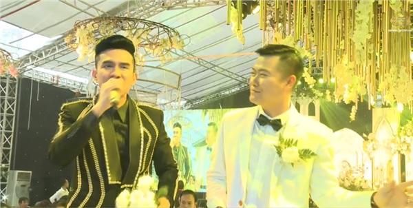 Đám cưới khủng ở Hưng Yên: Bố giàu nứt đố đổ vách bảo sao dựng rạp thôi cũng ngốn 2 tỷ lại mời cả ca sĩ Đan Trường-8