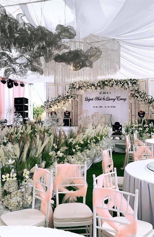 Đám cưới khủng ở Hưng Yên: Bố giàu nứt đố đổ vách bảo sao dựng rạp thôi cũng ngốn 2 tỷ lại mời cả ca sĩ Đan Trường-5