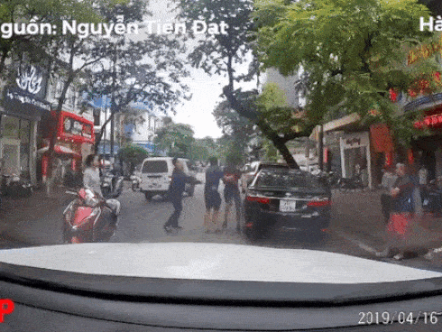 ava-au-da-va-cham-giao-thong.gif?width=150