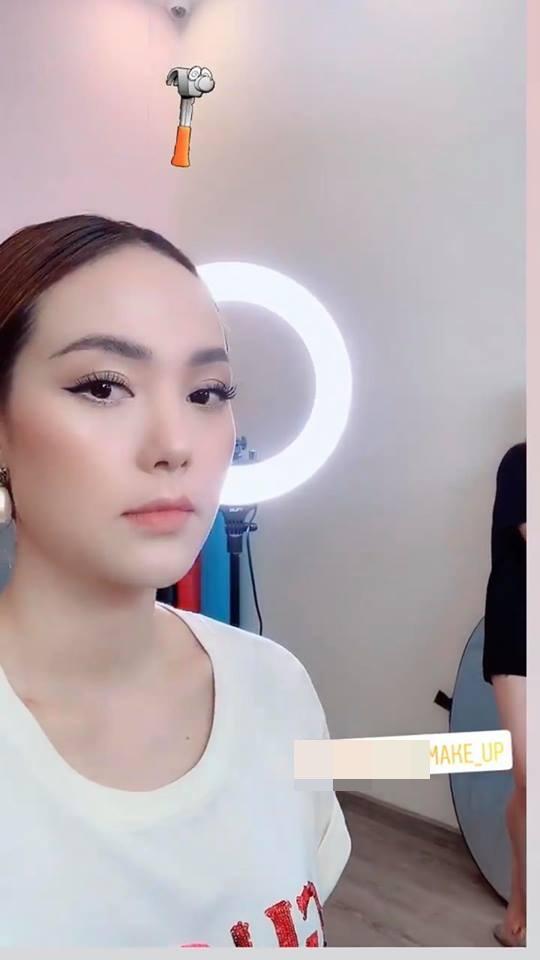 Make up nhợt nhạt, thần thái Tiểu Vy như mất sổ gạo - Bích Phương bất ngờ lọt top SAO TRANG ĐIỂM XẤU-7
