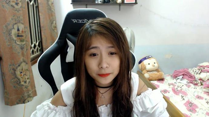 Nữ streamer Loan Milona giả vờ xăm kín người để troll mẹ và cái kết cười đau ruột-3